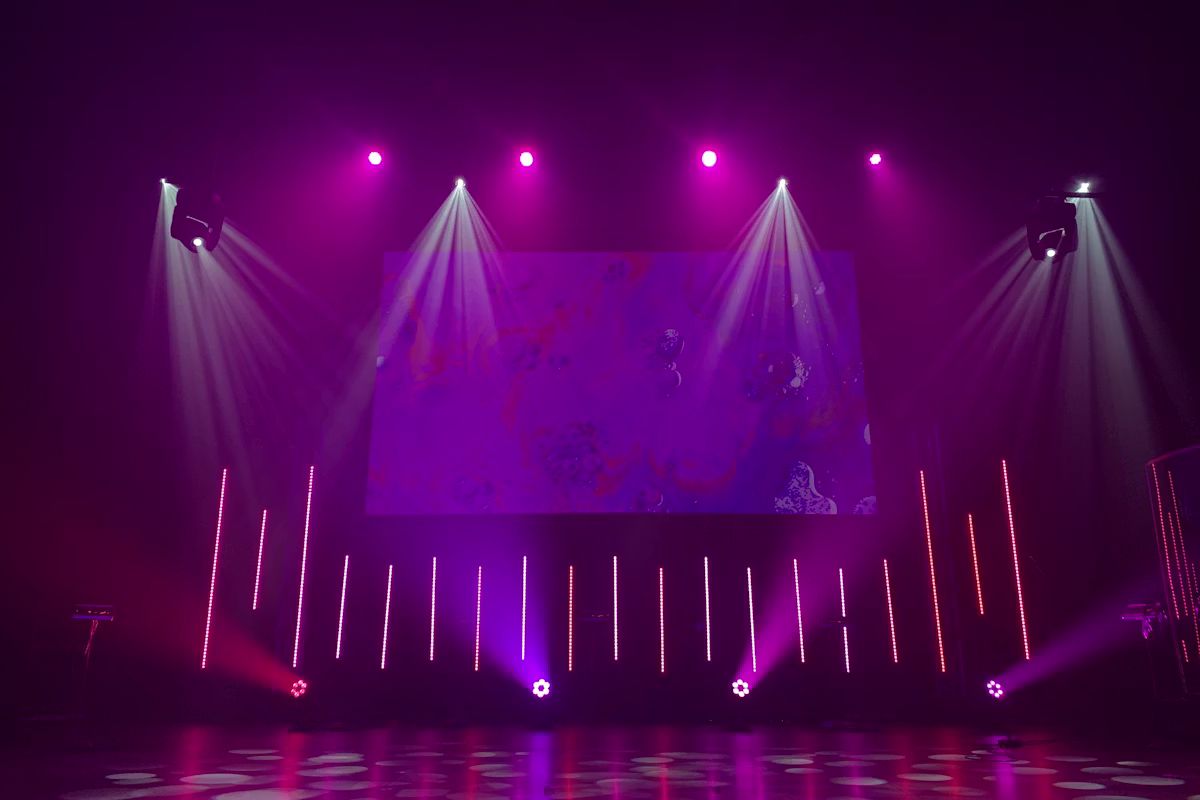 Leeg podium met lichten